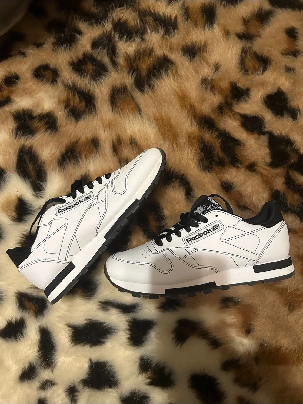 Reebok Classic White & Black Retro Runner Sneakers M8/W9.5 NWOT